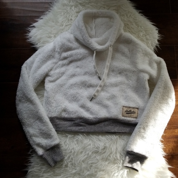 Hollister Tops - Hollister Fuzzy cropped pullover XS